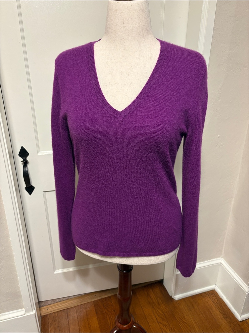 Lord & Taylor 100% Cashmere V Neck Purple Women’s Sweater
